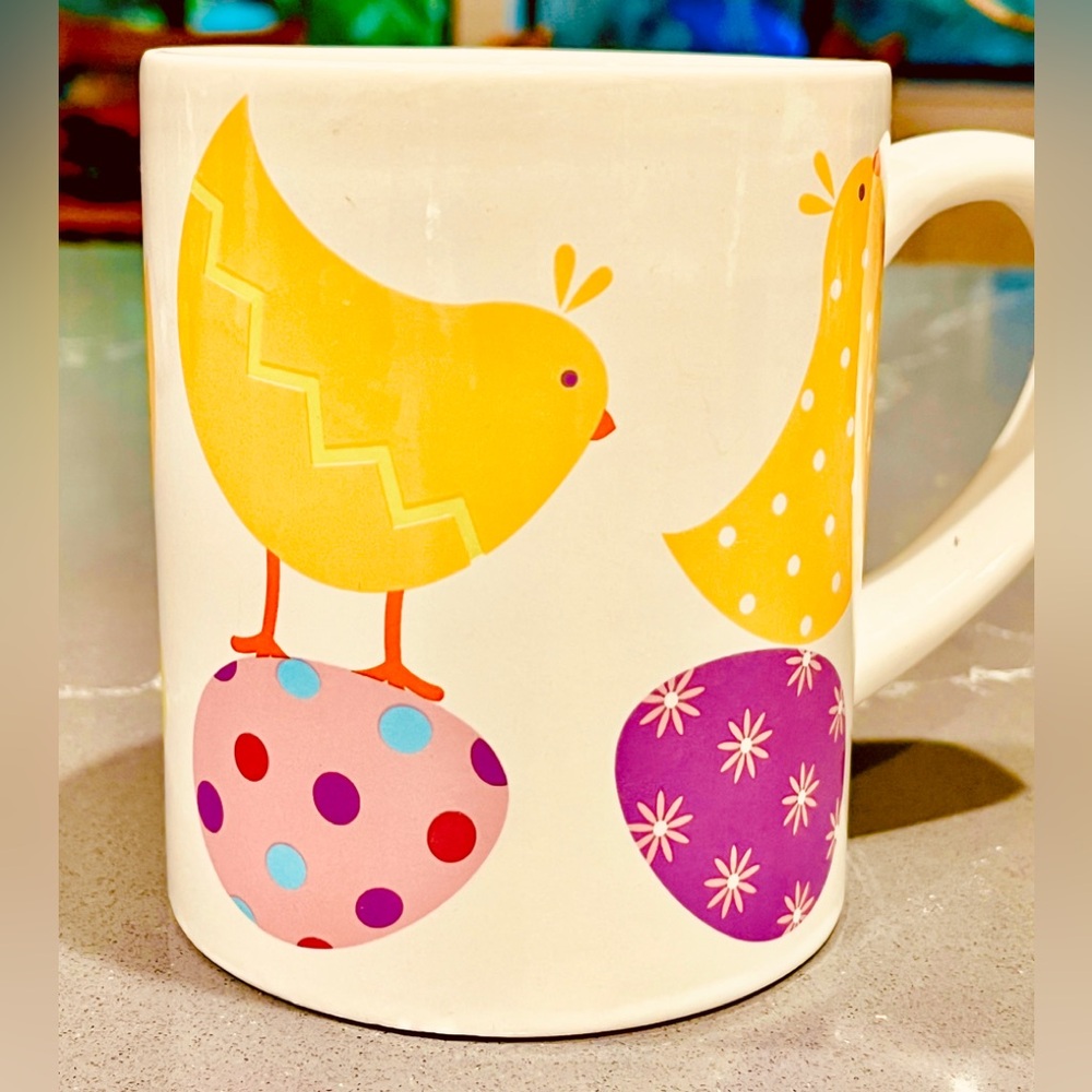 Extra large mug (16 ozs) full of spring chickens to liven up your mornings ☕️